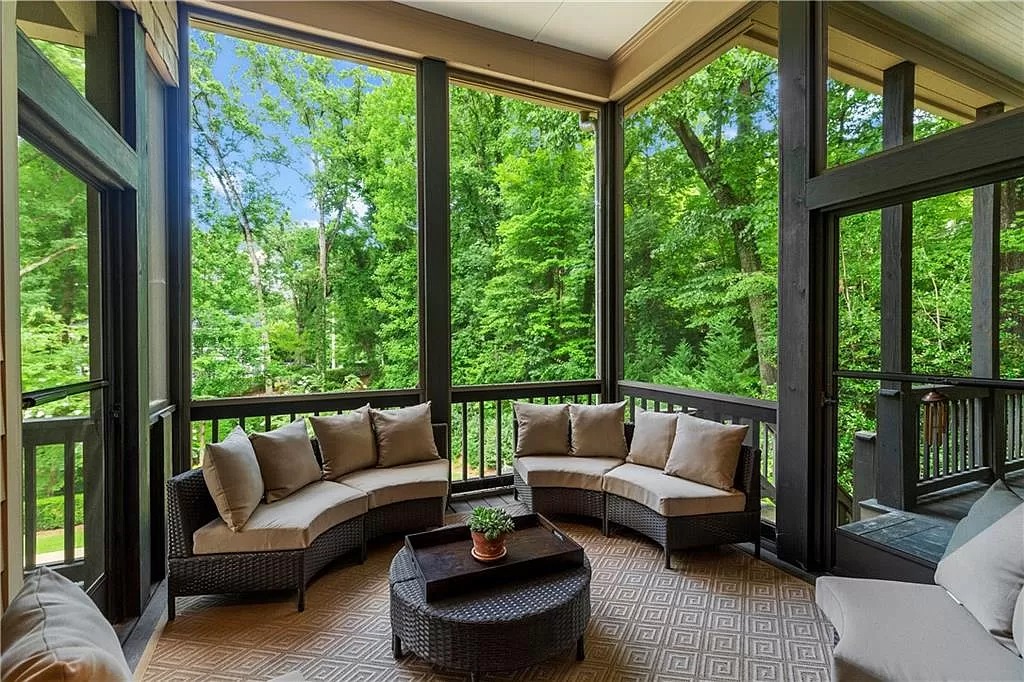 The Estate in Atlanta is a luxurious home showcasing plenty of flexible spaces for working as well as entertaining now available for sale. This home located at 2960 Castlewood Dr NW, Atlanta, Georgia; offering 06 bedrooms and 06 bathrooms with 7,548 square feet of living spaces. 