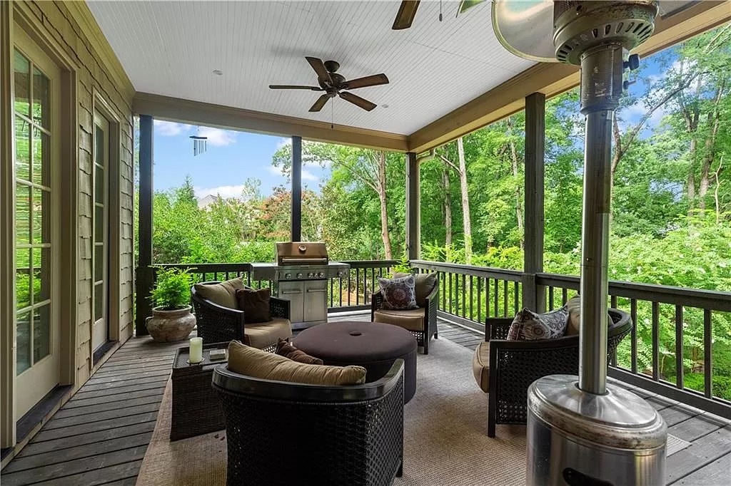 The Estate in Atlanta is a luxurious home showcasing plenty of flexible spaces for working as well as entertaining now available for sale. This home located at 2960 Castlewood Dr NW, Atlanta, Georgia; offering 06 bedrooms and 06 bathrooms with 7,548 square feet of living spaces. 