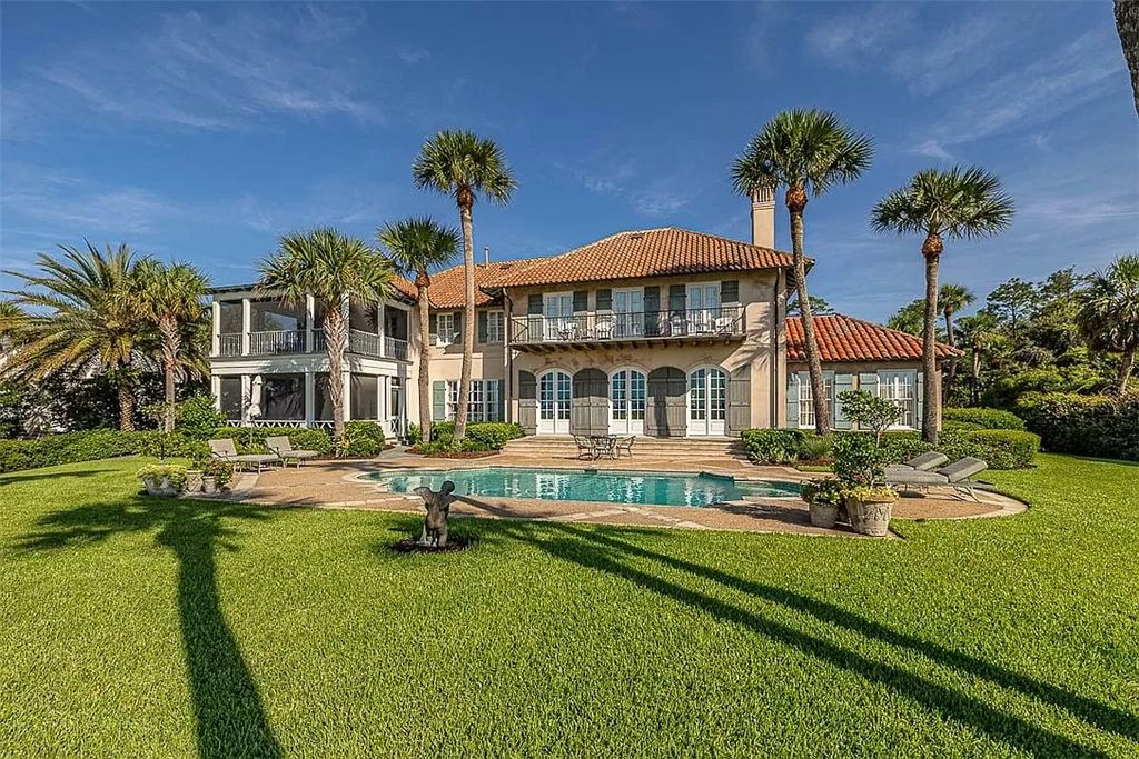 The Estate in Sea Island is a luxurious home featuring brilliant architecture of heart pine, stone, high ceilings and wall designs now available for sale. This home located at 107 E 31st St, Sea Island, Georgia; offering 06 bedrooms and 09 bathrooms with 5,880 square feet of living spaces.