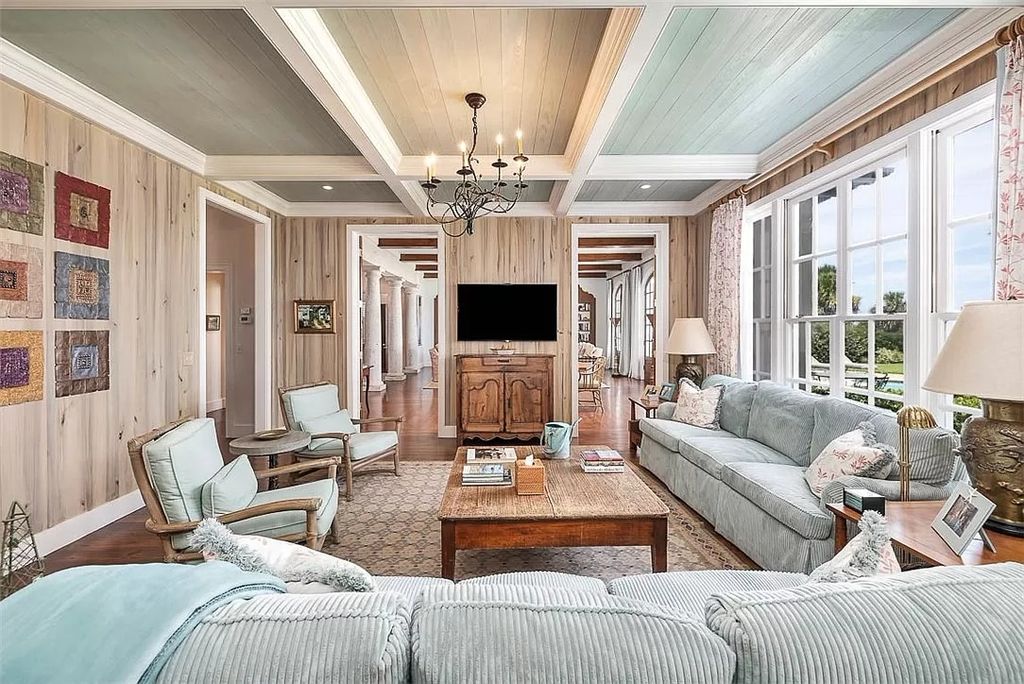 The Estate in Sea Island is a luxurious home featuring brilliant architecture of heart pine, stone, high ceilings and wall designs now available for sale. This home located at 107 E 31st St, Sea Island, Georgia; offering 06 bedrooms and 09 bathrooms with 5,880 square feet of living spaces.