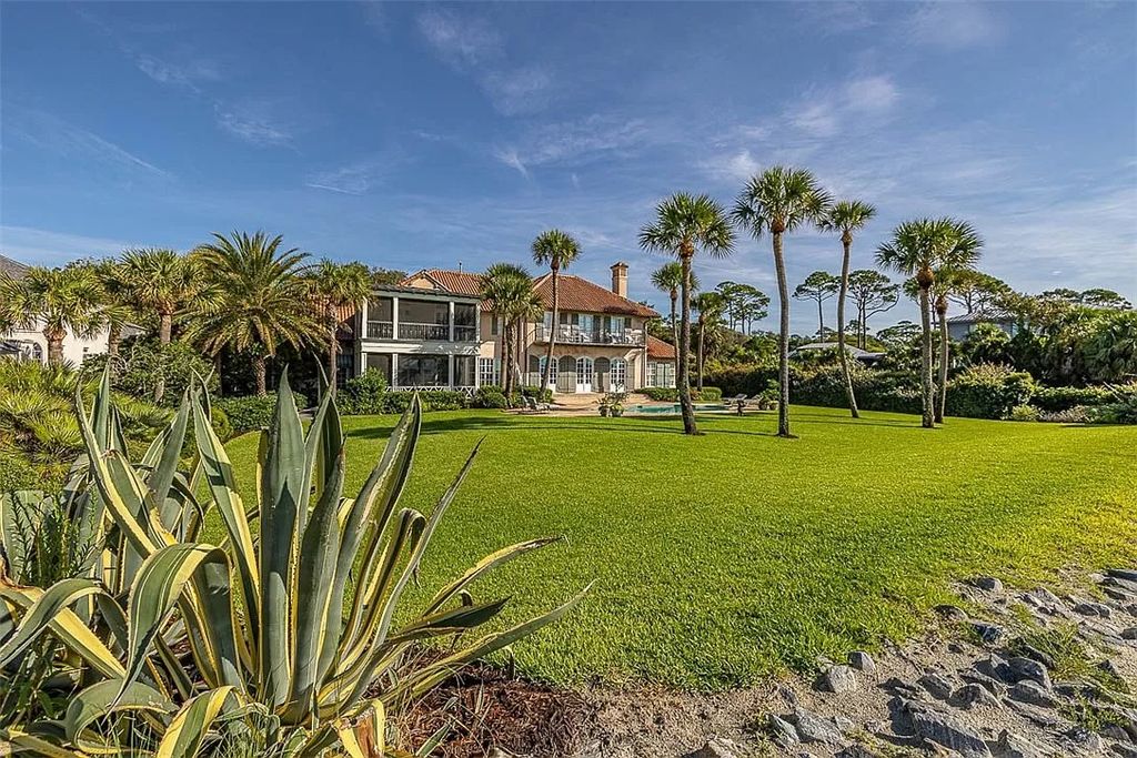 The Estate in Sea Island is a luxurious home featuring brilliant architecture of heart pine, stone, high ceilings and wall designs now available for sale. This home located at 107 E 31st St, Sea Island, Georgia; offering 06 bedrooms and 09 bathrooms with 5,880 square feet of living spaces.