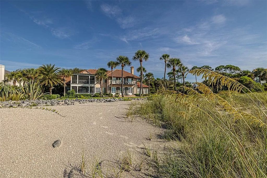 The Estate in Sea Island is a luxurious home featuring brilliant architecture of heart pine, stone, high ceilings and wall designs now available for sale. This home located at 107 E 31st St, Sea Island, Georgia; offering 06 bedrooms and 09 bathrooms with 5,880 square feet of living spaces.