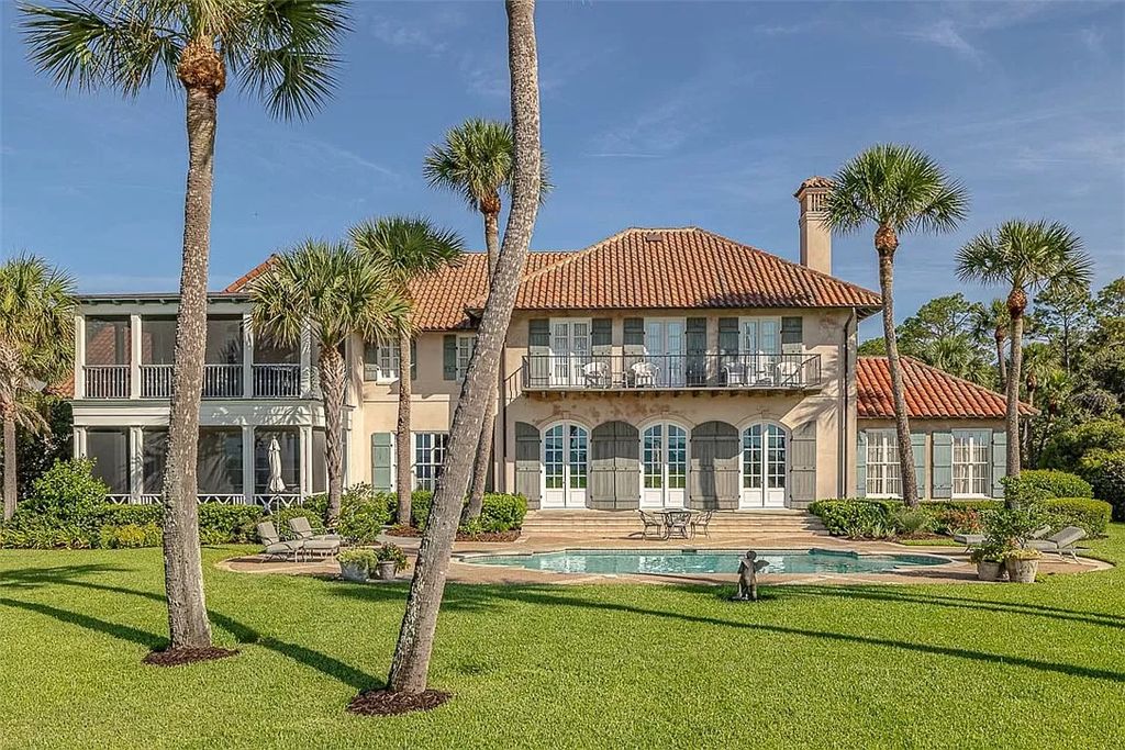 The Estate in Sea Island is a luxurious home featuring brilliant architecture of heart pine, stone, high ceilings and wall designs now available for sale. This home located at 107 E 31st St, Sea Island, Georgia; offering 06 bedrooms and 09 bathrooms with 5,880 square feet of living spaces.