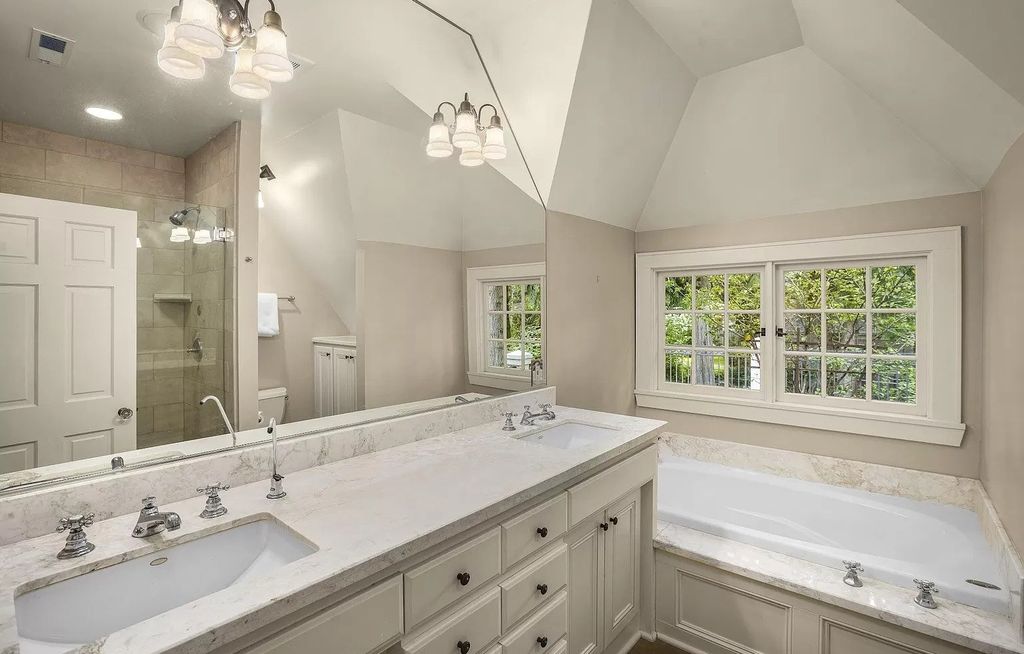 The Estate in Lake Oswego is a luxurious home featured in Better Homes & Gardens Magazine now available for sale. This home located at 3119 Douglas Cir, Lake Oswego, Oregon; offering 04 bedrooms and 07 bathrooms with 7,086 square feet of living spaces.