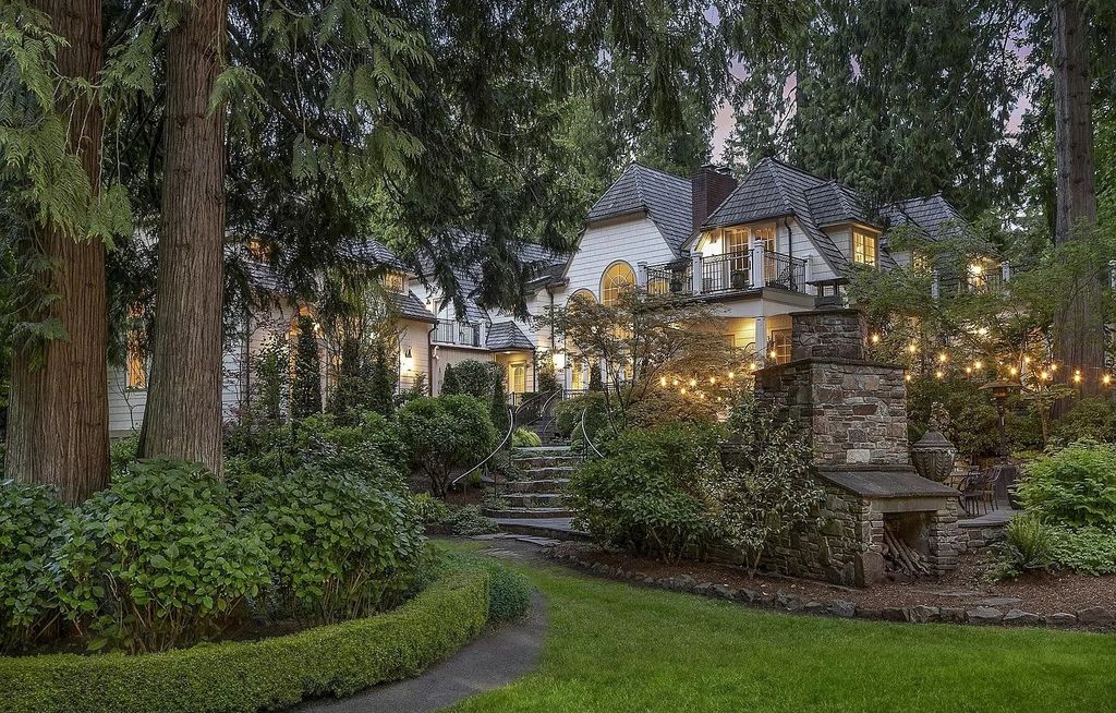The Estate in Lake Oswego is a luxurious home featured in Better Homes & Gardens Magazine now available for sale. This home located at 3119 Douglas Cir, Lake Oswego, Oregon; offering 04 bedrooms and 07 bathrooms with 7,086 square feet of living spaces.