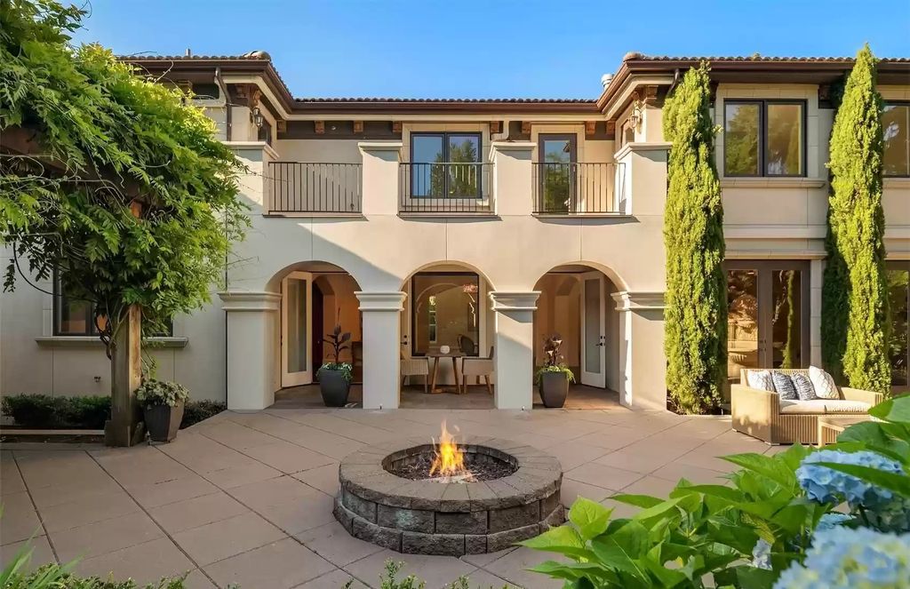 The Estate in Medina is a luxurious home recently updated with refinished hardwoods, open spaces for daily living and entertaining now available for sale. This home located at 8245 NE 26th St, Medina, Washington; offering 05 bedrooms and 05 bathrooms with 5,440 square feet of living spaces.