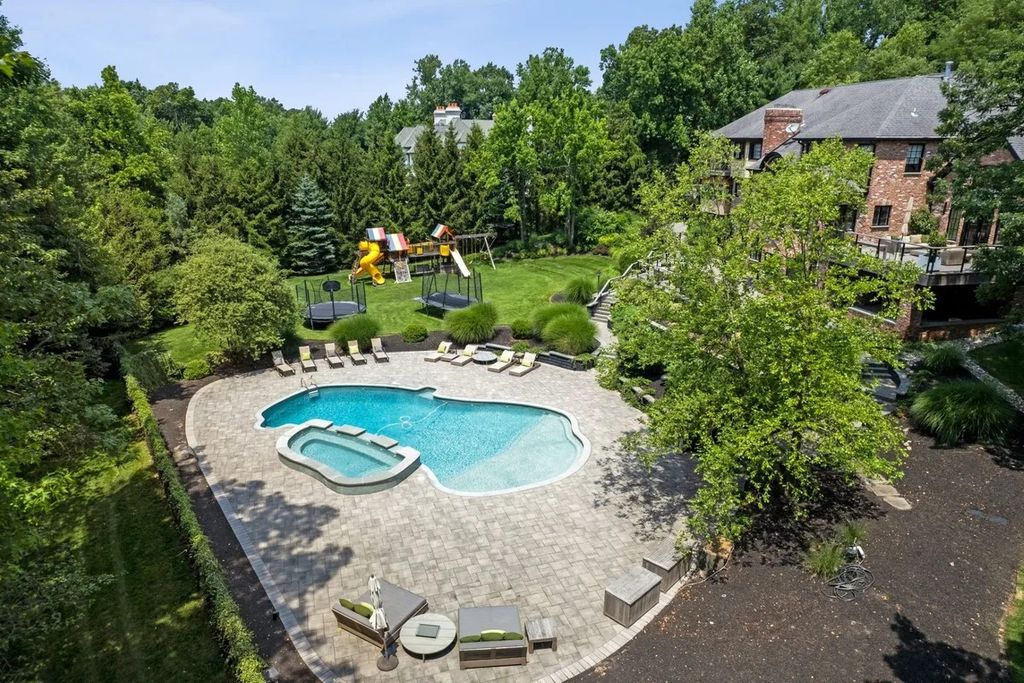 The Estate in Alpine is a luxurious home meticulously maintained on a grand scale for entertaining now available for sale. This home located at 10 Cassandra Dr, Alpine, New Jersey; offering 06 bedrooms and 07 bathrooms with 2.3 acres of land. 