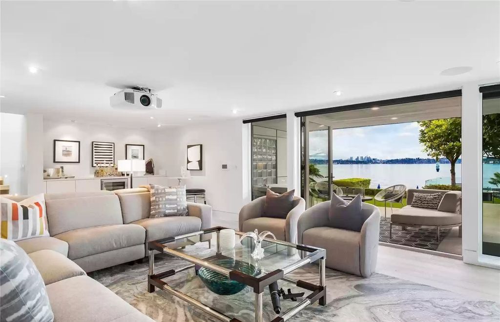 The Estate in Washington is a luxurious home artfully blends vintage elegance with modern polish now available for sale. This home located at 808 Lakeside Avenue S, Seattle, Washington; offering 03 bedrooms and 05 bathrooms with 3,632 square feet of living spaces.