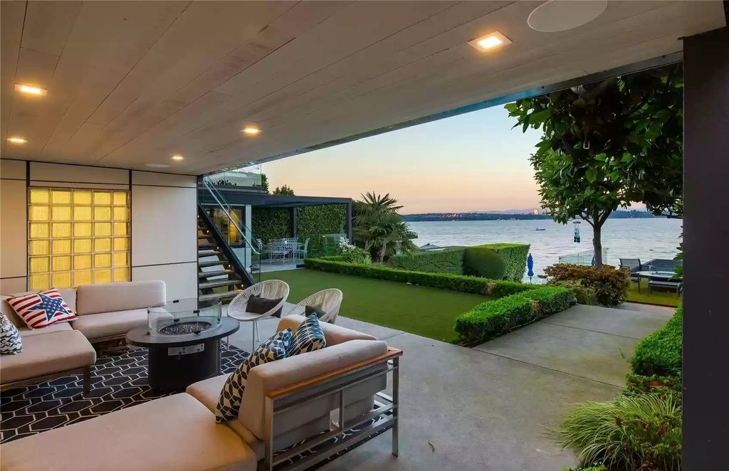 The Estate in Washington is a luxurious home artfully blends vintage elegance with modern polish now available for sale. This home located at 808 Lakeside Avenue S, Seattle, Washington; offering 03 bedrooms and 05 bathrooms with 3,632 square feet of living spaces.