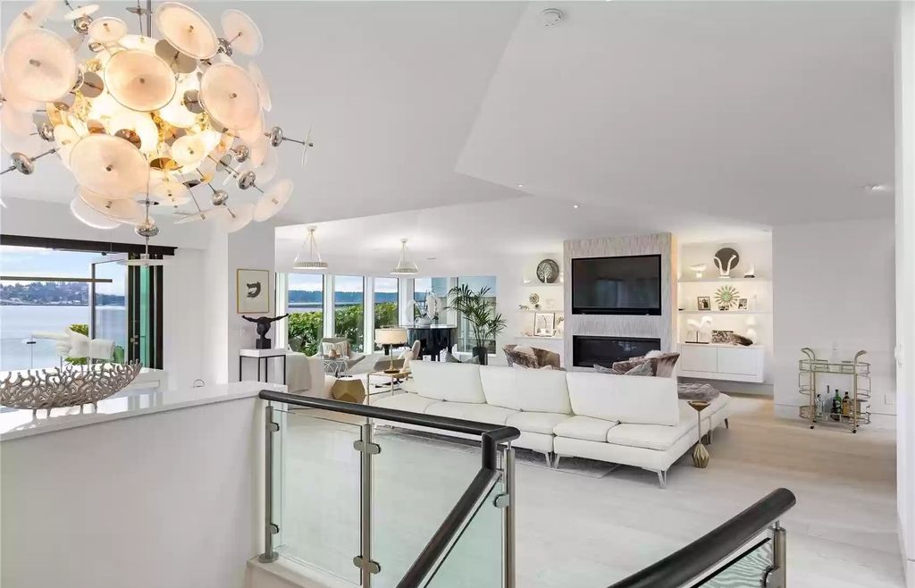 The Estate in Washington is a luxurious home artfully blends vintage elegance with modern polish now available for sale. This home located at 808 Lakeside Avenue S, Seattle, Washington; offering 03 bedrooms and 05 bathrooms with 3,632 square feet of living spaces.