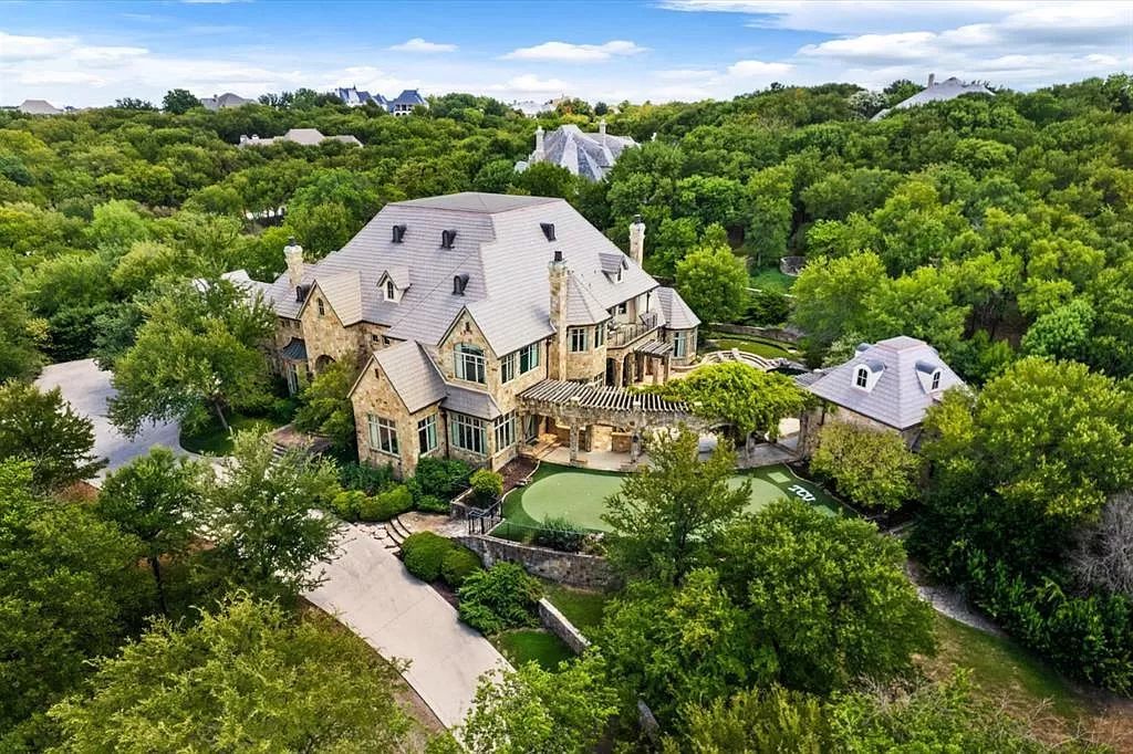 Exclusive-Mira-Vista-Estate-in-Fort-Worth-features-French-Traditional-with-Contemporary-Transitional-Design-Asks-4.825-Million-1