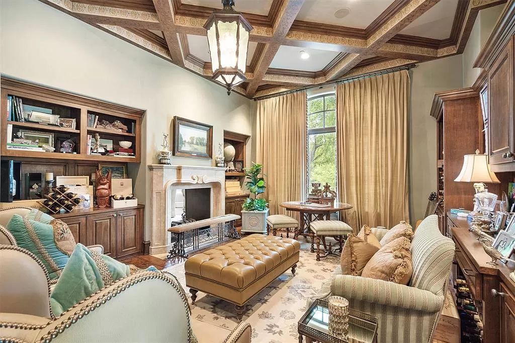 The Mira Vista Estate in Fort Worth, a exceptionally-built Tom Struhs custom home with French traditional with contemporary transitional design offering privacy and a view is now available for sale. This home located at 6901 Sanctuary Ln, Fort Worth, Texas