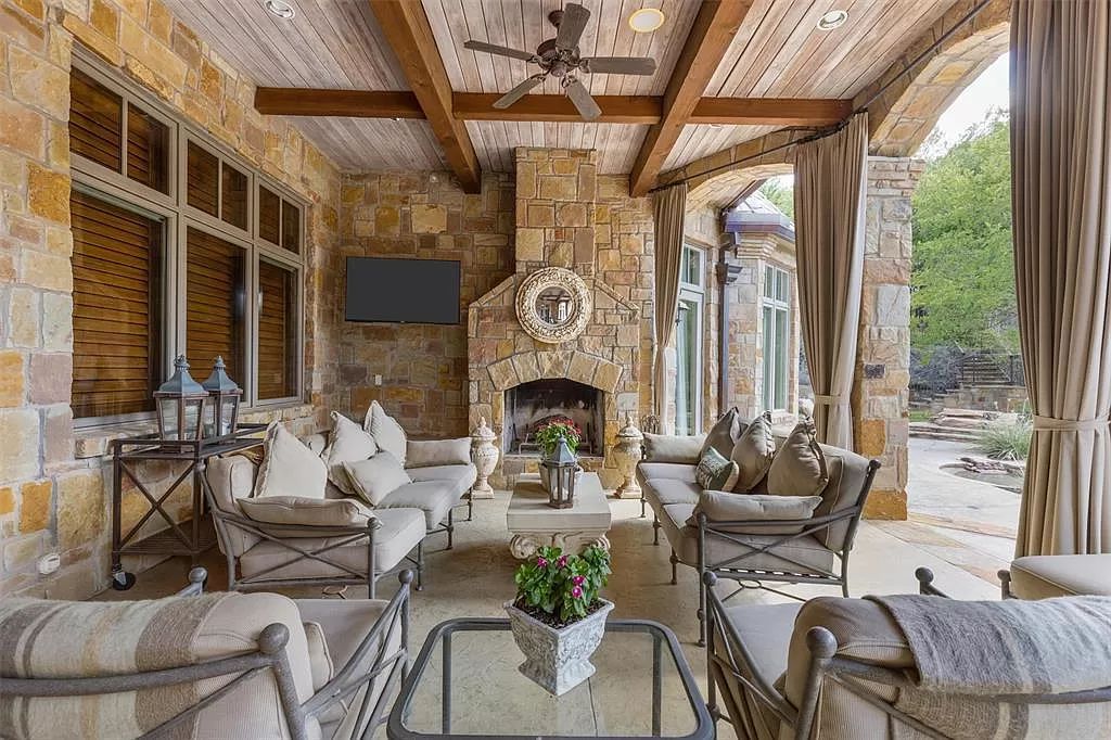 Exclusive-Mira-Vista-Estate-in-Fort-Worth-features-French-Traditional-with-Contemporary-Transitional-Design-Asks-4.825-Million-20