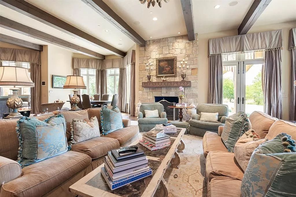 Exclusive-Mira-Vista-Estate-in-Fort-Worth-features-French-Traditional-with-Contemporary-Transitional-Design-Asks-4.825-Million-7