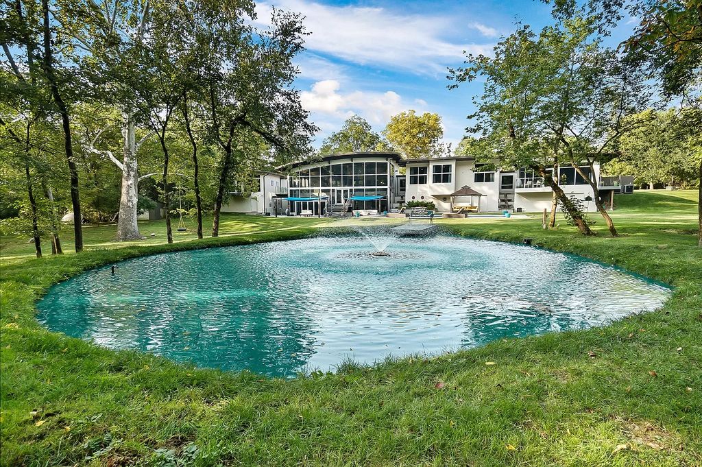 The Estate in Yellow Springs is a luxurious home surrounded by a beautiful pond, gorgeous trees and other multiple entertaining areas now available for sale. This home located at 3443 Grinnell Rd, Yellow Springs, Ohio; offering 06 bedrooms and 07 bathrooms with 8,100 square feet of living spaces.