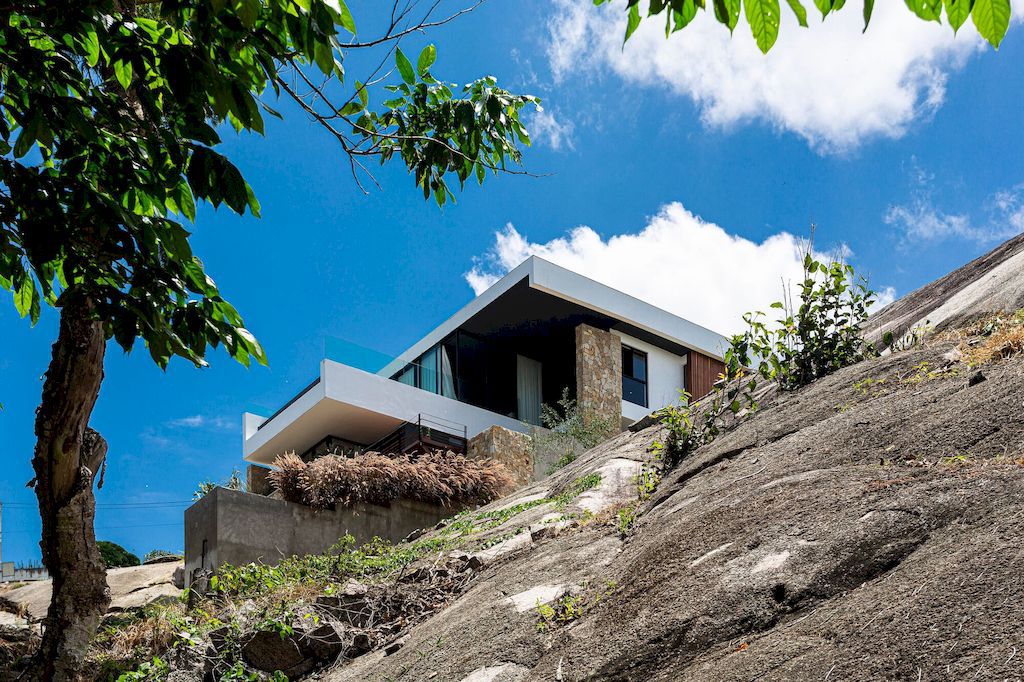 Fog House Overlooks an Enchanting Landscape by Jirau Arquitetura