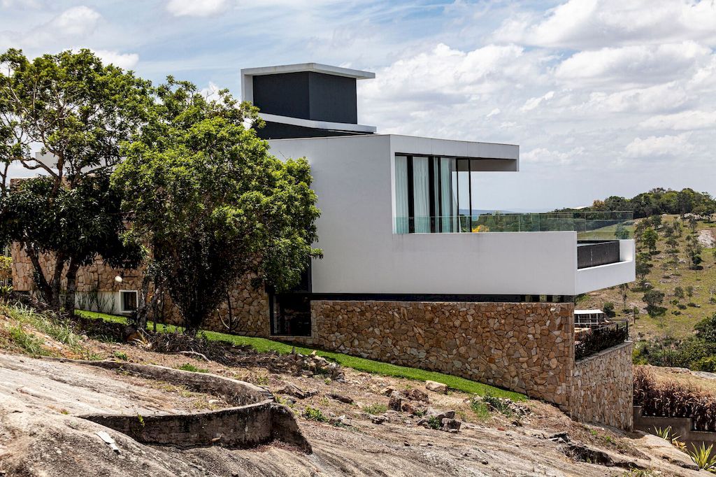 Fog House Overlooks an Enchanting Landscape by Jirau Arquitetura