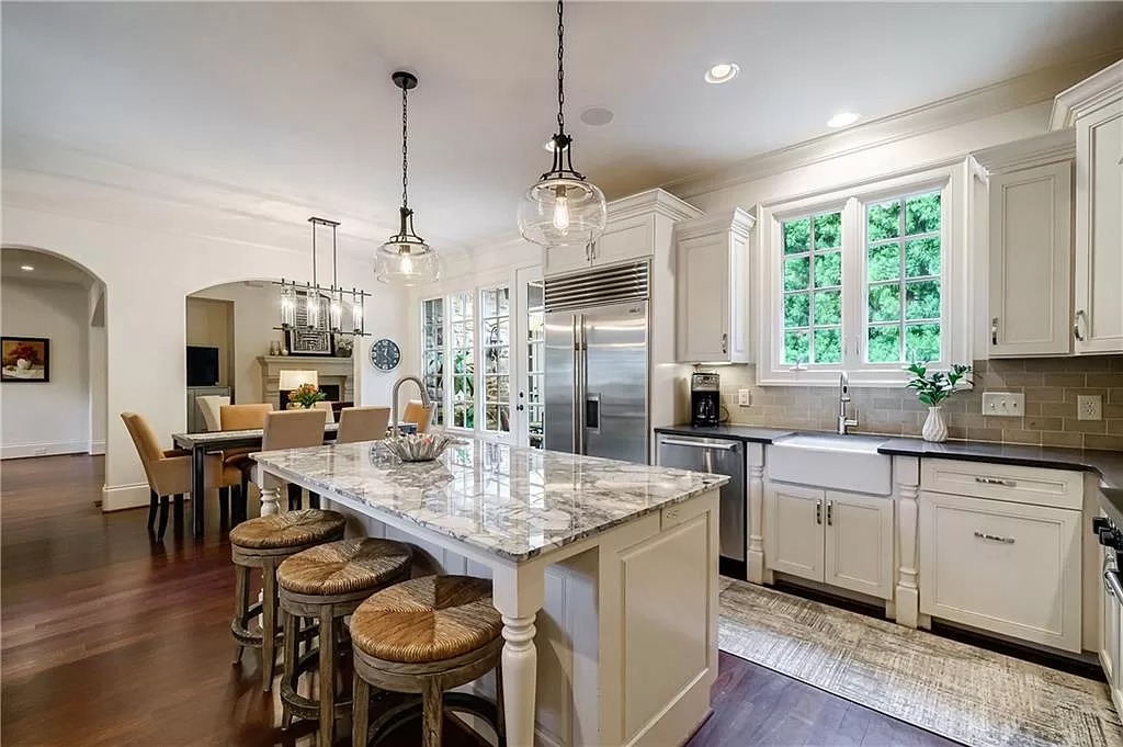 The Estate in Atlanta is a luxurious and ideal home for entertaining or comfortable day-to-day living now available for sale. This home located at 4170 W Oaks Ct NE, Atlanta, Georgia; offering 06 bedrooms and 07 bathrooms with 6,522 square feet of living spaces.