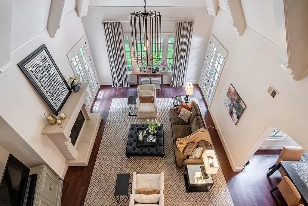 The Estate in Atlanta is a luxurious and ideal home for entertaining or comfortable day-to-day living now available for sale. This home located at 4170 W Oaks Ct NE, Atlanta, Georgia; offering 06 bedrooms and 07 bathrooms with 6,522 square feet of living spaces.