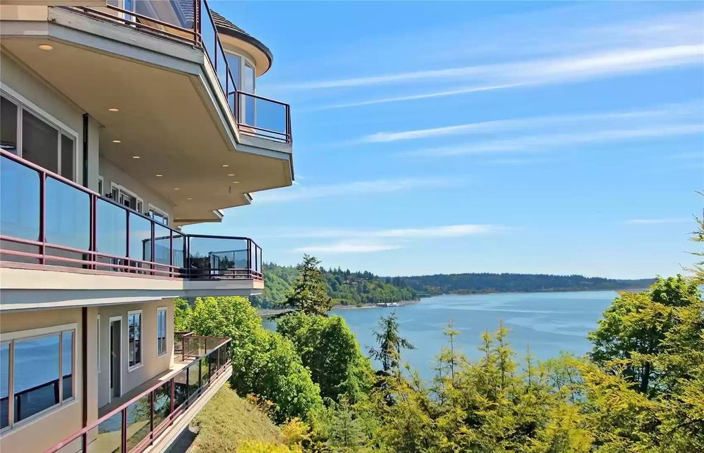 The Estate in Edmonds is a luxurious home built with utmost fine materials and expert craftsmanship now available for sale. This home located at 7202 Picnic Pl, Edmonds, Washington; offering 04 bedrooms and 05 bathrooms with 7,539 square feet of living spaces. 