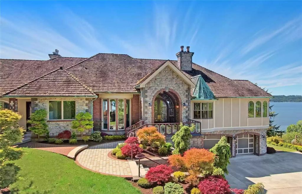 The Estate in Edmonds is a luxurious home built with utmost fine materials and expert craftsmanship now available for sale. This home located at 7202 Picnic Pl, Edmonds, Washington; offering 04 bedrooms and 05 bathrooms with 7,539 square feet of living spaces. 