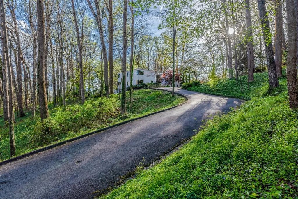 The Estate in Bethesda is a luxurious home newly and completely renovated to impeccable standards now available for sale. This home located at 5216 Abingdon Rd, Bethesda, Maryland; offering 06 bedrooms and 09 bathrooms with 7,427 square feet of living spaces.