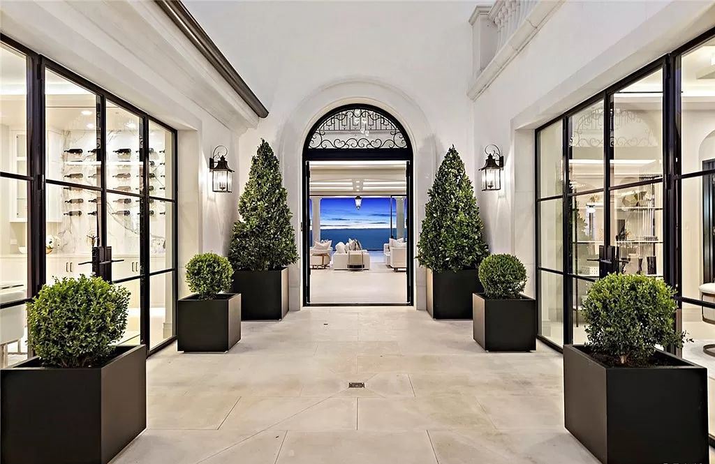 The Villa in Newport Coast, a Crystal Cove’s newest estate with southwest facing views in the exclusive enclave offering a lifestyle of unparalleled luxury is now available for sale. This home located at 22 Midsummer, Newport Coast, California 