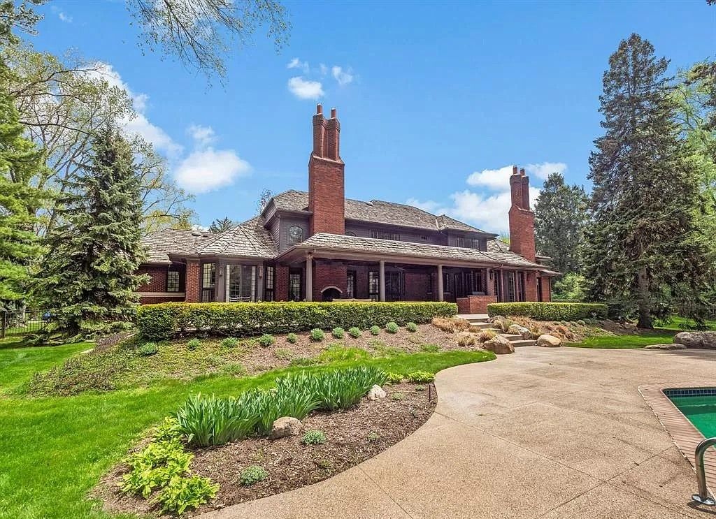 The Estate in Franklin is designed by renowned architect, Alexander V. Bogaerts, now available for sale. This home located at 31425 Nottingham Dr, Franklin, Michigan
