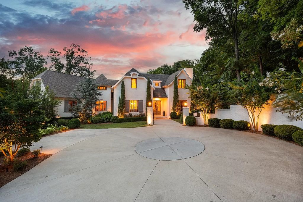 The Estate in Nashville features expansive living inclusive of chef’s kitchen, formal and informal entertainment spaces, now available for sale. This home located at 1609 Otter Creek Rd, Nashville, Tennessee