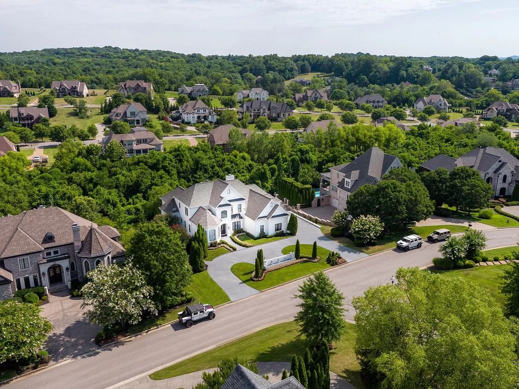 The Estate in Brentwood is a luxurious home with timeless elegant design and modern finishes, now available for sale. This home located at 9572 Hampton Reserve Dr, Brentwood, Tennessee