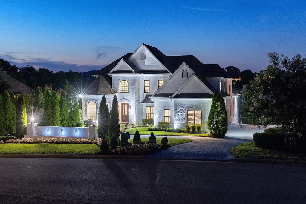 The Estate in Brentwood is a luxurious home with timeless elegant design and modern finishes, now available for sale. This home located at 9572 Hampton Reserve Dr, Brentwood, Tennessee