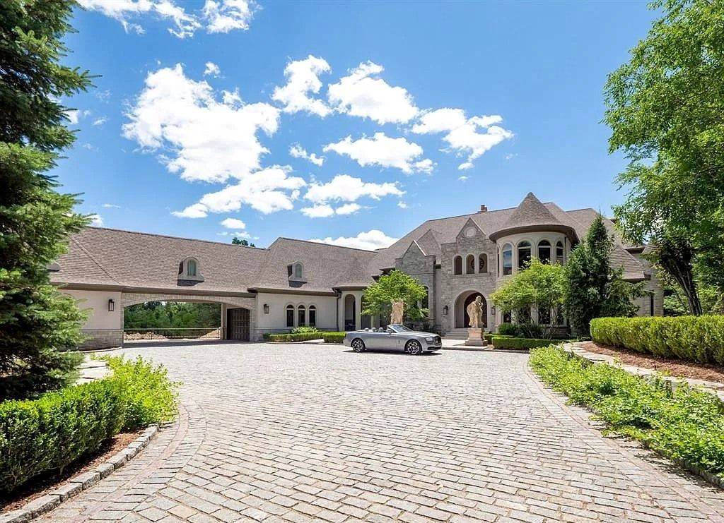 The Estate in Bloomfield Hills is a luxurious home offering privacy and sophistication with premium finishes and state-of-the-art features now available for sale. This home located at 1267 Club Dr, Bloomfield Hills, Michigan; offering 05 bedrooms and 09 bathrooms with 7,700 square feet of living spaces.