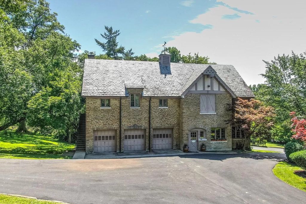 The Estate in New Richmond offers stunning great room with wood paneled ceiling walks out to patio and pool, now available for sale. This home located at 1104 Us Route 52, New Richmond, Ohio