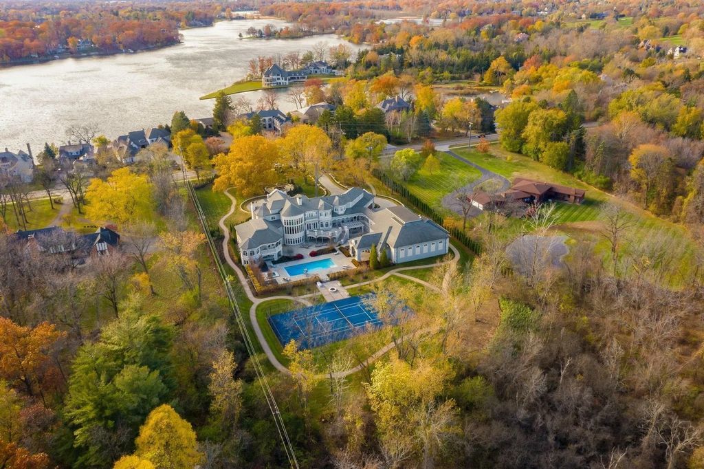 The Estate in Bloomfield Hills is a luxurious home with premium quality finishes and detail throughout now available for sale. This home located at 3499 Franklin Rd, Bloomfield Hills, Michigan; offering 07 bedrooms and 15 bathrooms with 12,143 square feet of living spaces.