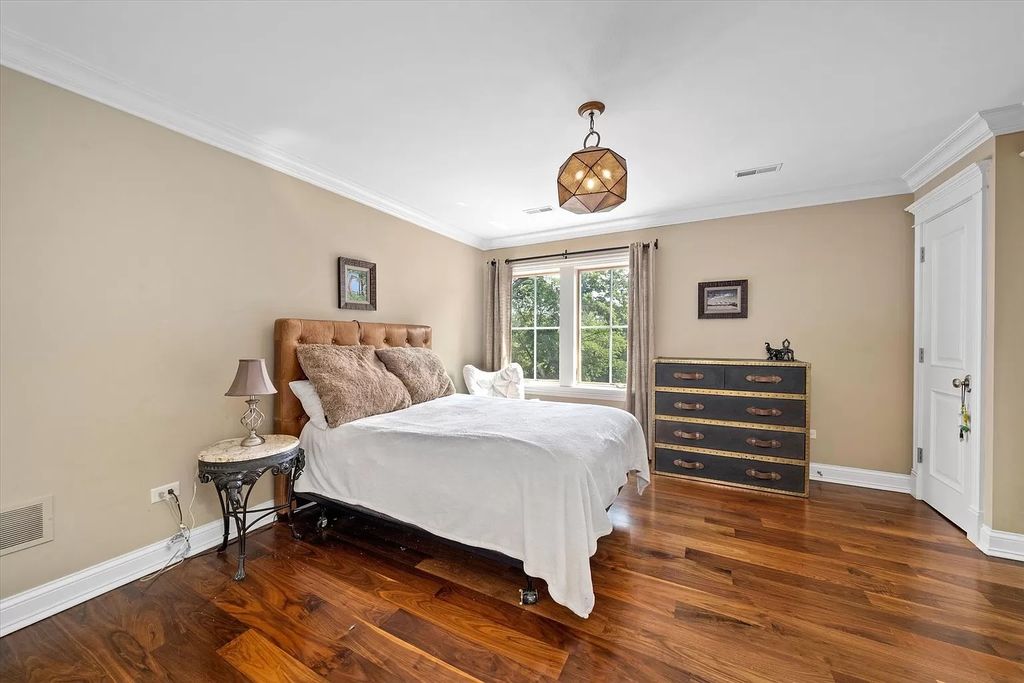 You think you know how to decorate this classic, neutral bedroom, right? Take another look; you'll now undoubtedly see the accent wall covered in leopard print. This is a fantastic way to add flair to a space without making the color scheme the focal point. 