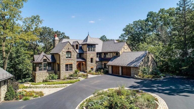 Providing Unmatched Tranquility, and Picturesque Landscape, This Riverfront Estate Asks for $2.35 Million in Saint Charles