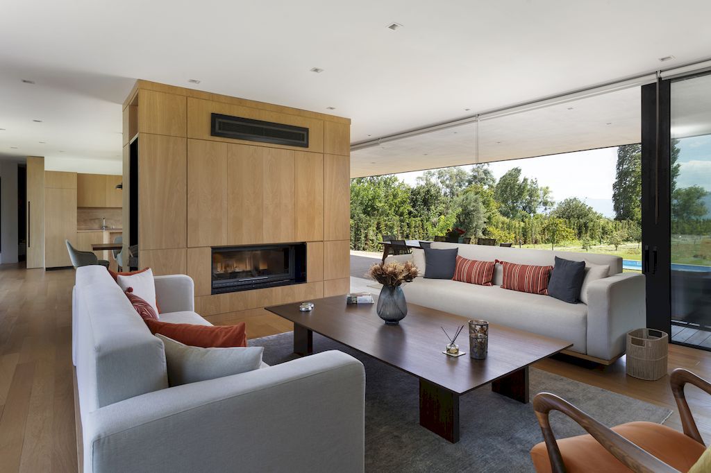 Reed House with Open Plan by Kamil Taner Architecture & Interiors