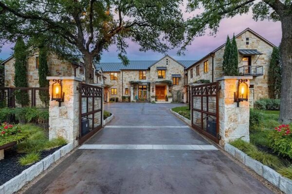 Stunning Custom-built Home in Dallas with 7 Beds and 8 Baths Lists for $4.3 Million