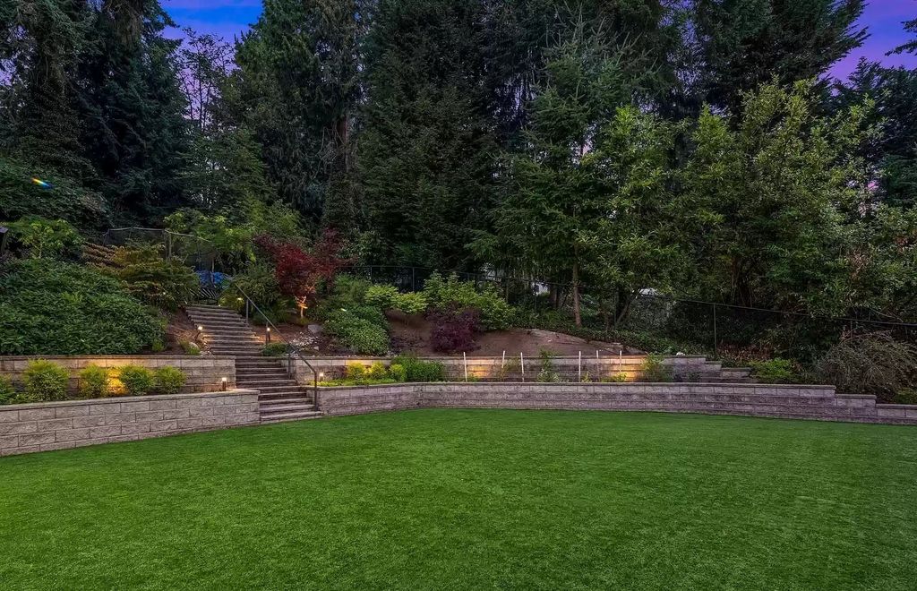 The Estate in Bellevue is a luxurious home of casual elegance and total privacy now available for sale. This home located at 209 Northside Road, Bellevue, Washington; offering 07 bedrooms and 10 bathrooms with 10,270 square feet of living spaces.