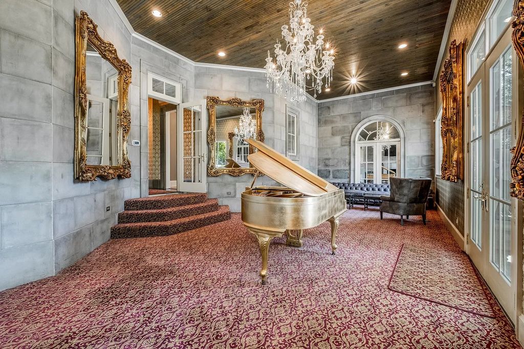 The Estate in Brentwood is a luxurious home filled with ornate details and flexible floor plan now available for sale. This home located at 9600 Concord Rd, Brentwood, Tennessee; offering 04 bedrooms and 08 bathrooms with 15,000 square feet of living spaces. 