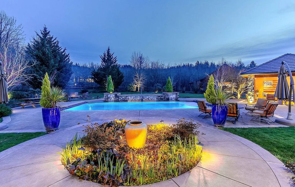 The Estate in Eugene is a luxurious home with open floor plan and expansive windows to bring the outside in now available for sale. This home located at 90896 Diamond Ridge Loop, Eugene, Oregon; offering 04 bedrooms and 06 bathrooms with 6,543 square feet of living spaces.