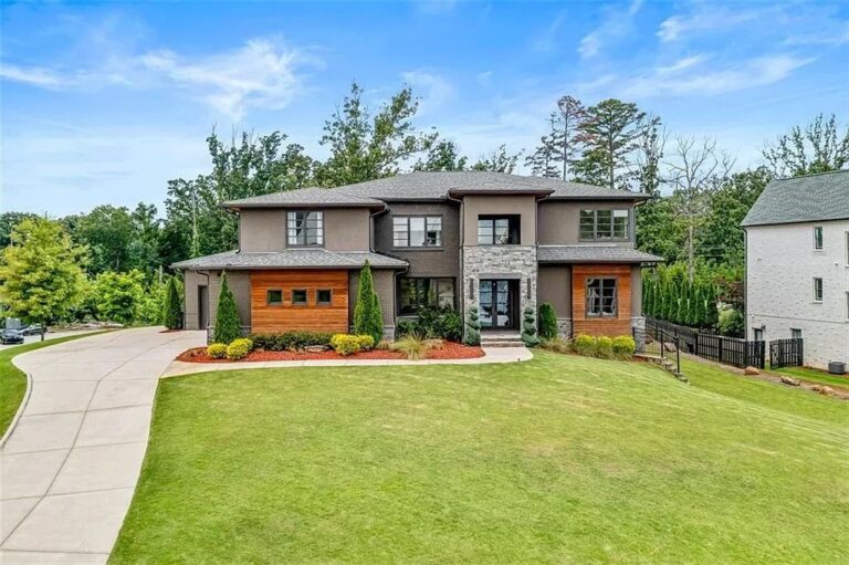 This $2,650,000 Modern Masterpiece is an Tour de Force of High-end Materials and Impeccable Craftsmanship in Sandy Springs