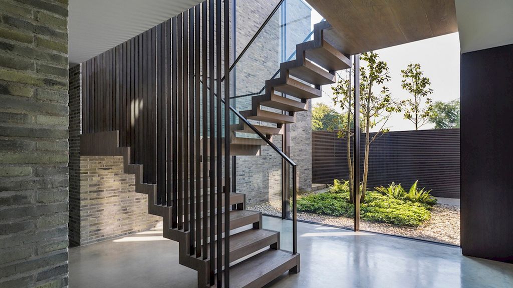 Totteridge House, a striking modern home by Gregory Phillips Architects