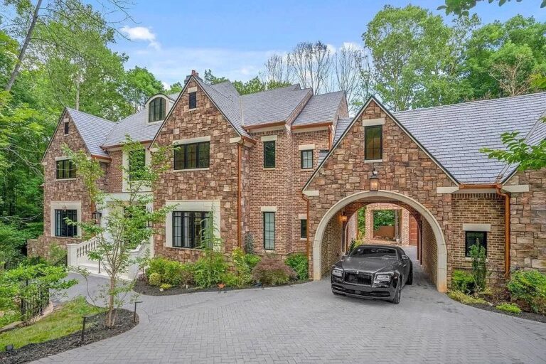 Exquisite English Manor-Style Home with Modern Finishes and Luxurious Amenities in Atlanta