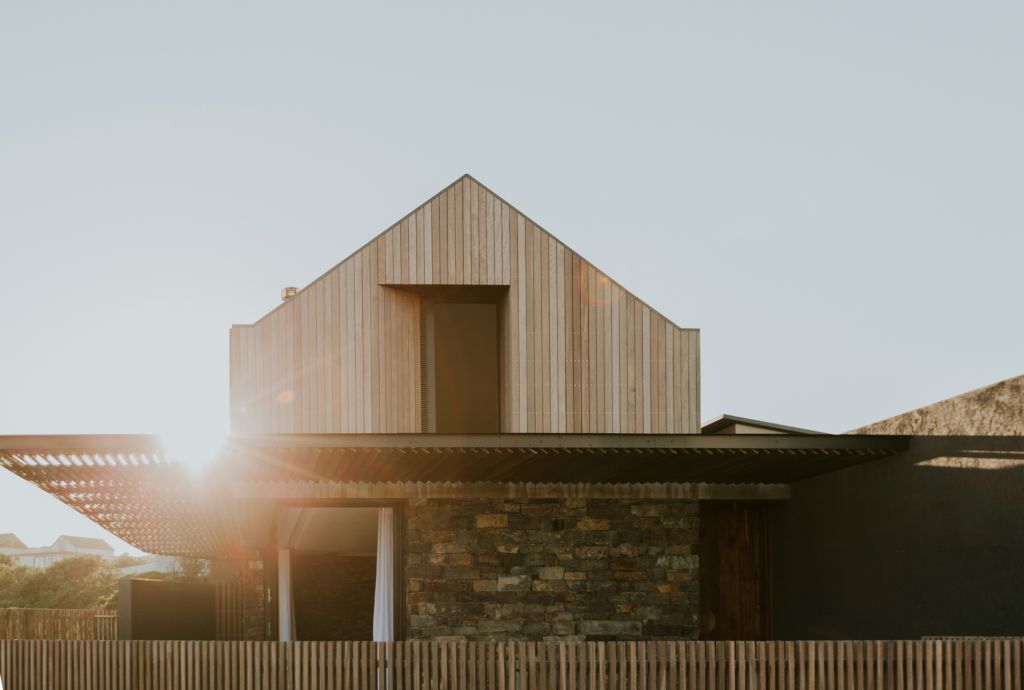 5 Fin Whale Way Opens up to Coastal Elements by SALT Architects