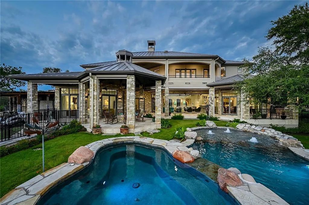 The Estate in Jonestown, a majestic home on the shores of Lake Travis with the home sited on a gradual slope to the water with a walkable stone path, the views are breathtaking in every direction is now available for sale. This home located at 17703 Breakwater Dr, Jonestown, Texas 