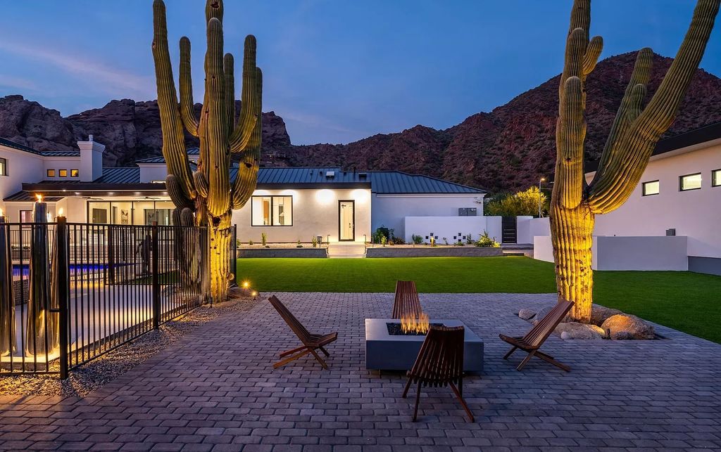 The Home in Phoenix, a magnificent custom remodel home built by Avomos with the lavish backyard entertainment grounds including a cabana and multiple sitting areas is now available for sale. This home located at 4951 E Rockridge Rd, Phoenix, Arizona