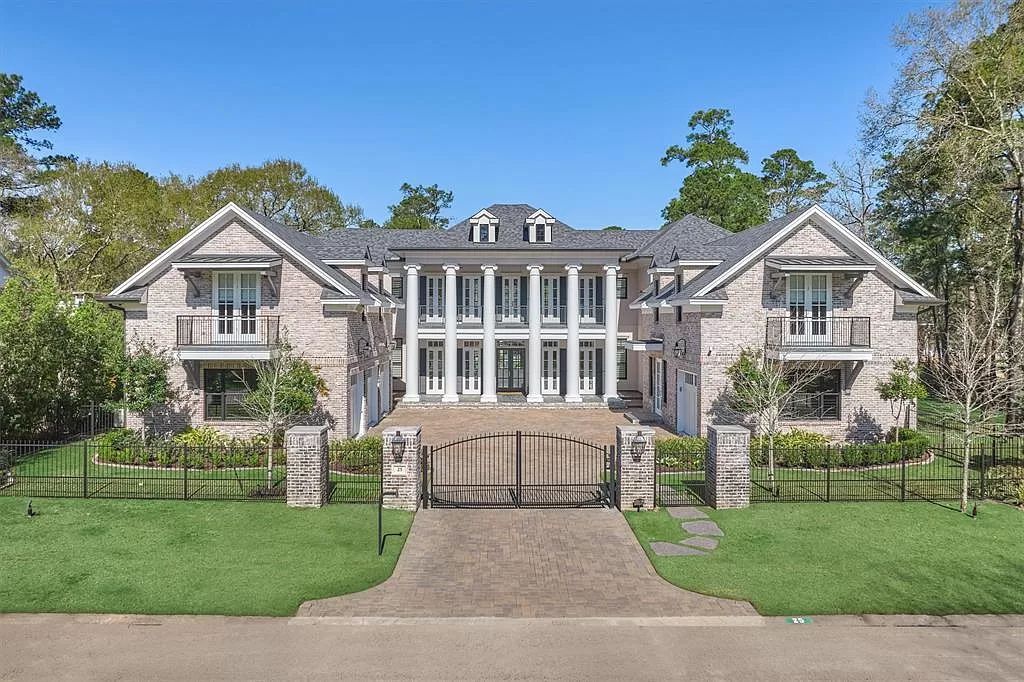 The Home in The Woodlands built for discerning clientele with the finest materials and upmost privacy for entertaining is now available for sale. This home located at 25 S Doe Run Dr, The Woodlands, Texas