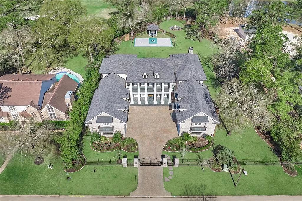 The Home in The Woodlands built for discerning clientele with the finest materials and upmost privacy for entertaining is now available for sale. This home located at 25 S Doe Run Dr, The Woodlands, Texas