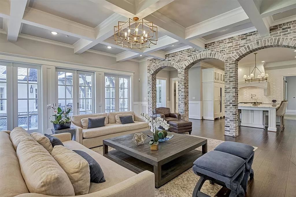 The Home in The Woodlands built for discerning clientele with the finest materials and upmost privacy for entertaining is now available for sale. This home located at 25 S Doe Run Dr, The Woodlands, Texas